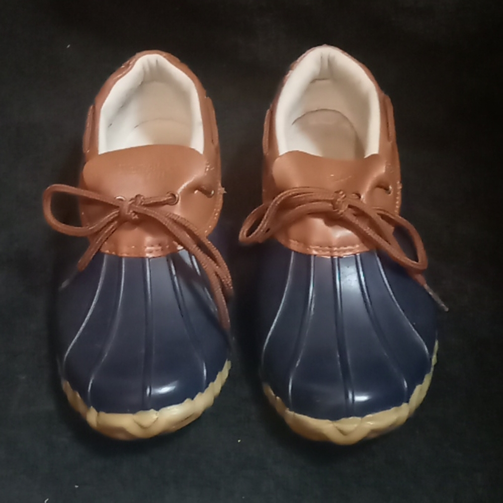 Womens size 10 Ducks
